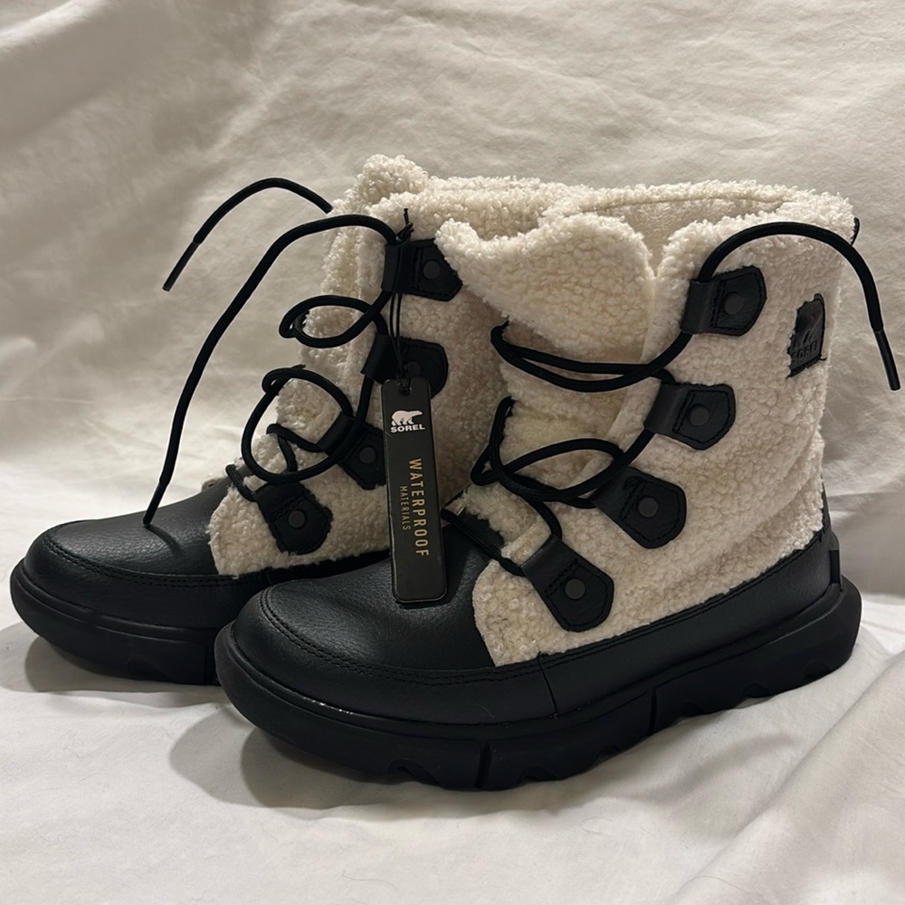 Women’s Sorel boots 
NWT